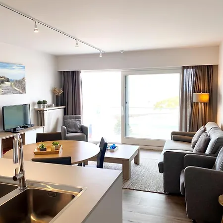 With Stunning Sea Views, Cleaning Included 니우포르트